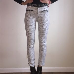 Asks white and black polka dot pants 🖤